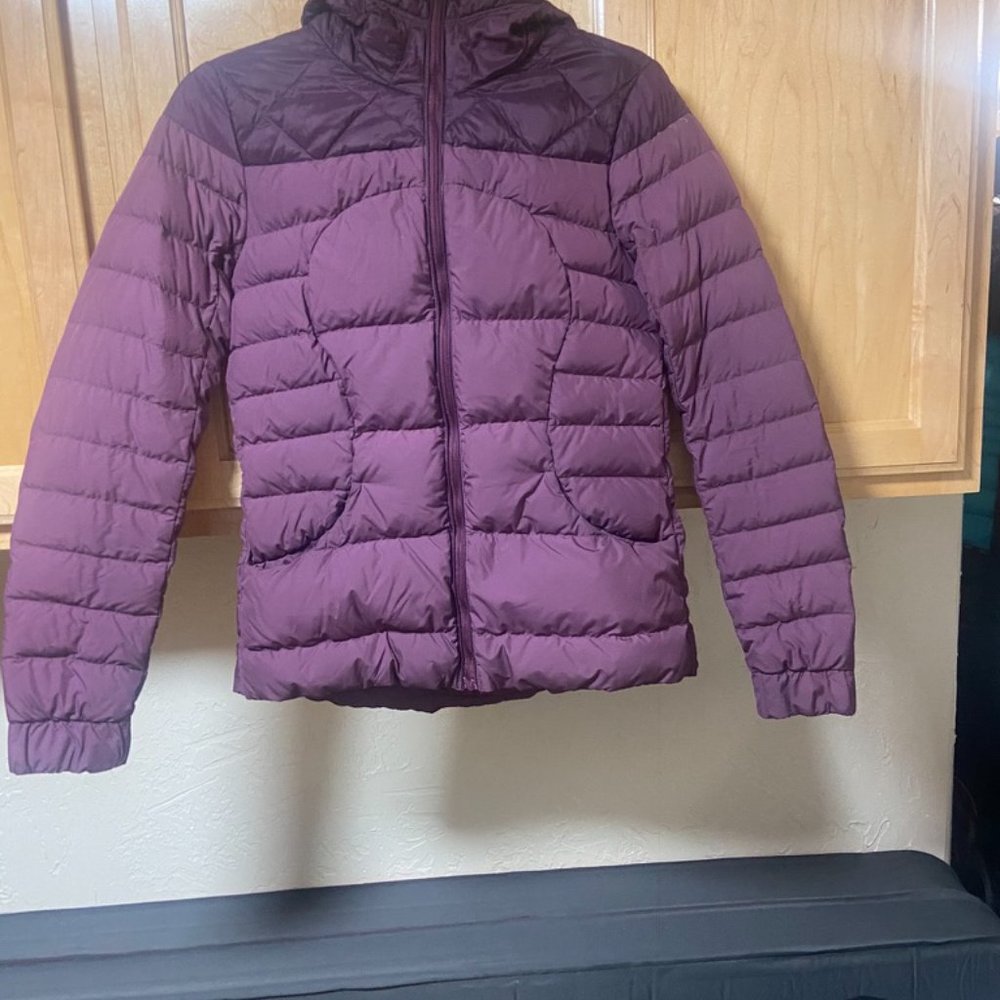 Lululemon Fluffin Awesome Down Puffer Jacket in Plum, Sz 4 - Picture 3 of 6